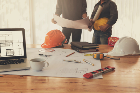 Welche Versicherungen sind für Immobilienbesitzer rechtlich sinnvoll?